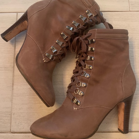 Halogen Shoes - EUC Size 7 Halogen lace up boot heels w zipper